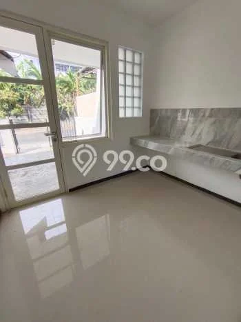 Rumah di Wiyung, 2 KM, Dekat Universitas, Luas 224m2m² Bangunan 200m2m² Rumah di Wiyung, 2 KM, Dekat Universitas, Luas 224m2m² Bangunan 200m2m²