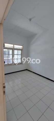 Rumah di Wiyung, 2 KM, Lingkungan Berkembang Rumah di Wiyung, 2 KM, Lingkungan Berkembang
