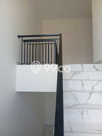Ready to Use! Luxury House LT 127m2 Desain Modern di BSD Griya Loka Ready to Use! Luxury House LT 127m2 Desain Modern di BSD Griya Loka