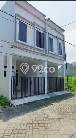 Dijual Rumah 3 Kamar Lokasi Ideal Nyaman dan Strategis di Rungkut Dijual Rumah 3 Kamar Lokasi Ideal Nyaman dan Strategis di Rungkut