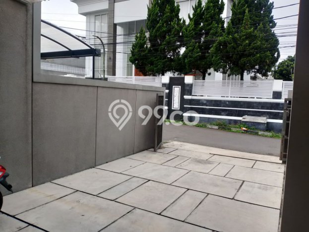 Dijual Hunian Rumah Terawat 4 KT di Sarijadi, Bandung Dijual Hunian Rumah Terawat 4 KT di Sarijadi, Bandung