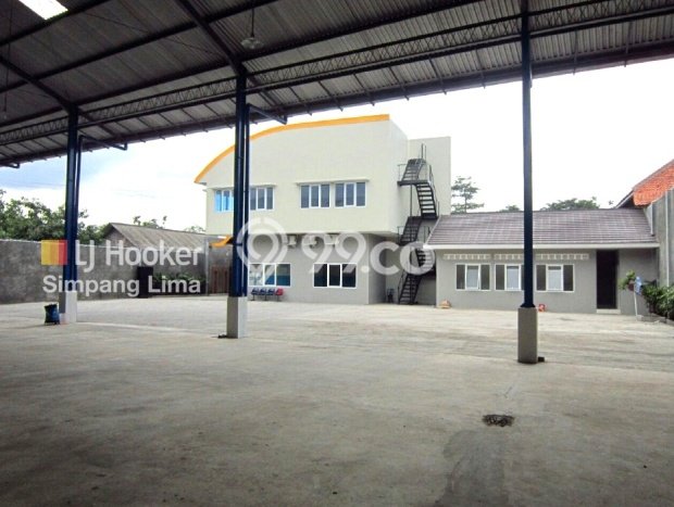 Gudang Strategis di Pedurungan, Luas 600m², Area Komersial, Lokasi Ramai Gudang Strategis di Pedurungan, Luas 600m², Area Komersial, Lokasi Ramai