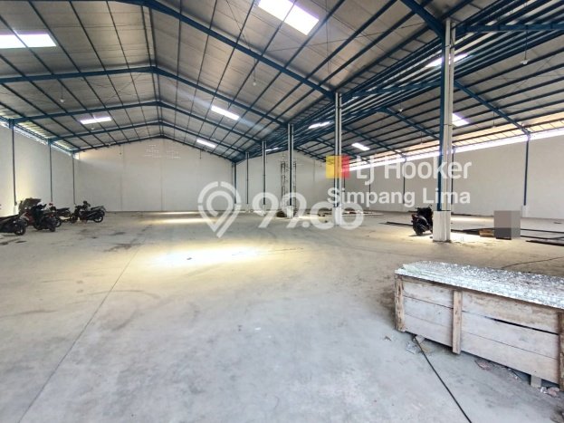 Disewakan Gudang Premium Kawasan Ngaliyan, Luas 1600m², Jalan Strategis Disewakan Gudang Premium Kawasan Ngaliyan, Luas 1600m², Jalan Strategis