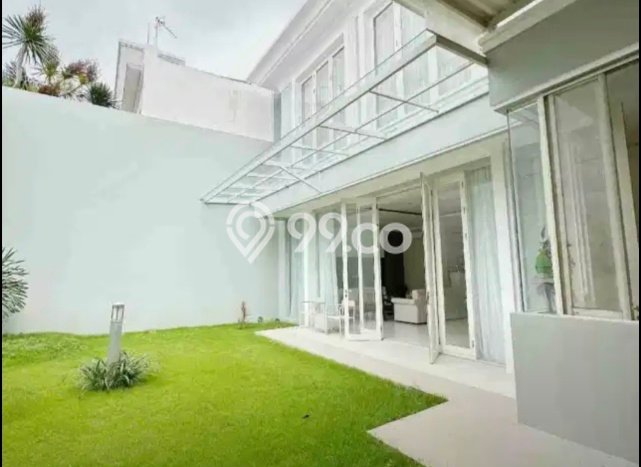 Rumah Elit Modern Tanpa Renovasi di Kalisari Surabaya Rumah Elit Modern Tanpa Renovasi di Kalisari Surabaya
