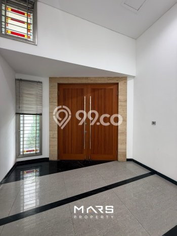 Rumah Elit Modern Tanpa Renovasi di Pondok Indah Jakarta Selatan Rumah Elit Modern Tanpa Renovasi di Pondok Indah Jakarta Selatan