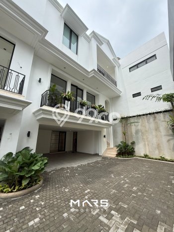 Siap Huni Rumah Mewah 4 Kamar di Kebayoran Baru Dekat ke Mana Pun Siap Huni Rumah Mewah 4 Kamar di Kebayoran Baru Dekat ke Mana Pun