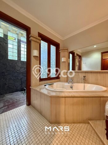For Sale! Luxury House LT 310m2 Desain Elegan di Pondok Indah For Sale! Luxury House LT 310m2 Desain Elegan di Pondok Indah
