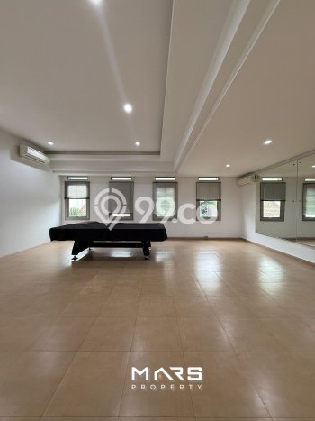 Rumah Elit Modern Tanpa Renovasi di Pondok Indah Jakarta Selatan Rumah Elit Modern Tanpa Renovasi di Pondok Indah Jakarta Selatan