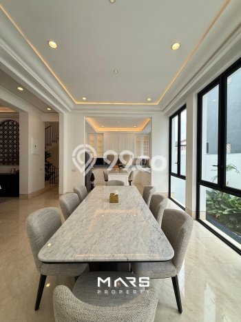 Siap Huni Rumah Mewah 4 Kamar di Kebayoran Baru Dekat ke Mana Pun Siap Huni Rumah Mewah 4 Kamar di Kebayoran Baru Dekat ke Mana Pun