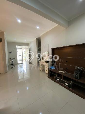 Rumah Modern 3 KT di Taman Kopo Indah Bandung Semi Furnished Rumah Modern 3 KT di Taman Kopo Indah Bandung Semi Furnished