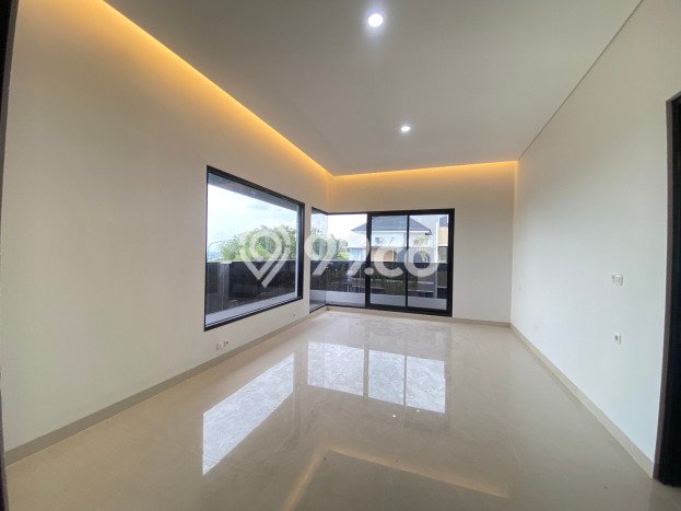 Hunian Mewah LB 260m2 Siap Pakai Desain Elegan di Sambiroto, Semarang Hunian Mewah LB 260m2 Siap Pakai Desain Elegan di Sambiroto, Semarang