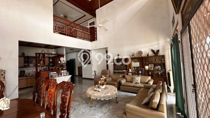 Ready to Use! Luxury House LT 384m2 Desain Elegan di Pejaten Ready to Use! Luxury House LT 384m2 Desain Elegan di Pejaten