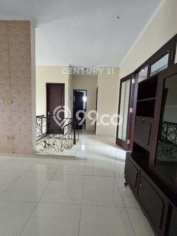 Siap Huni Rumah Mewah 5 Kamar di Lemahwungkuk Dekat ke Mana Pun Siap Huni Rumah Mewah 5 Kamar di Lemahwungkuk Dekat ke Mana Pun