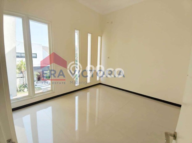 RARE UNIT! Rumah kawasan , 4 KT, Pemandangan Indah, Luas 200m2m² Bangunan 180m2m² RARE UNIT! Rumah kawasan , 4 KT, Pemandangan Indah, Luas 200m2m² Bangunan 180m2m²