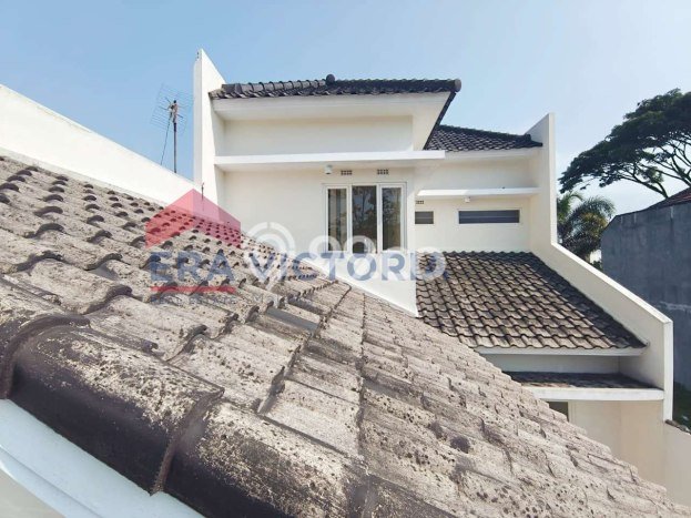 RARE UNIT! Rumah kawasan , 4 KT, Pemandangan Indah, Luas 200m2m² Bangunan 180m2m² RARE UNIT! Rumah kawasan , 4 KT, Pemandangan Indah, Luas 200m2m² Bangunan 180m2m²
