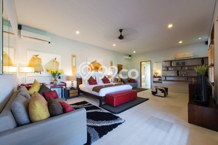 LOKASI STRATEGIS! Vila di , Luas 1800m2m², Dekat pusat kota LOKASI STRATEGIS! Vila di , Luas 1800m2m², Dekat pusat kota