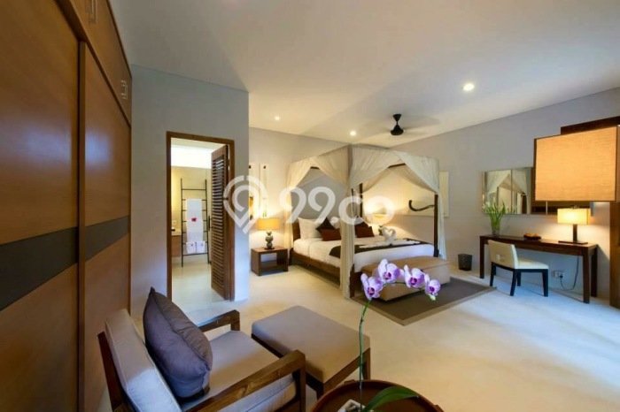LOKASI STRATEGIS! Vila di , Luas 1800m2m², Dekat pusat kota LOKASI STRATEGIS! Vila di , Luas 1800m2m², Dekat pusat kota