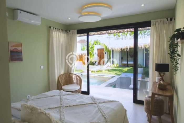 FOR SALE! Vila Kawasan , Luas 330m2m², Dekat Mudah Fasilitas Umum FOR SALE! Vila Kawasan , Luas 330m2m², Dekat Mudah Fasilitas Umum