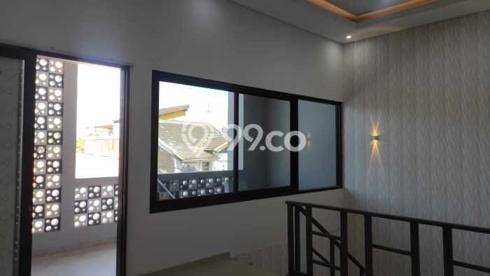 Siap Huni Hunian Elit 4 Kamar di Regol Dekat ke Mana Saja Siap Huni Hunian Elit 4 Kamar di Regol Dekat ke Mana Saja
