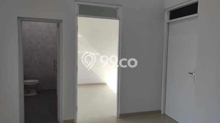 Siap Huni Hunian Elit 4 Kamar di Regol Dekat ke Mana Saja Siap Huni Hunian Elit 4 Kamar di Regol Dekat ke Mana Saja
