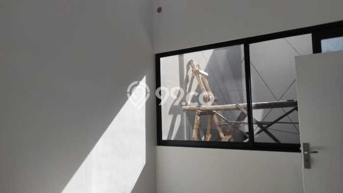 Siap Huni Hunian Elit 4 Kamar di Regol Dekat ke Mana Saja Siap Huni Hunian Elit 4 Kamar di Regol Dekat ke Mana Saja