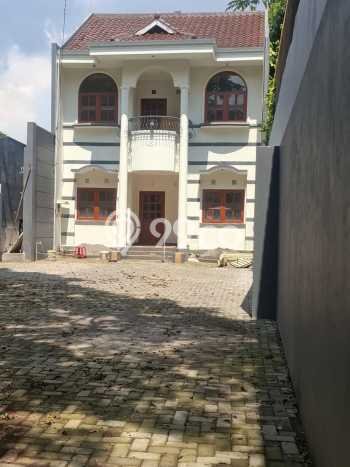 Sewa Rumah Murah di Setra Duta Bandung Punya 4 Kamar Tidur Sewa Rumah Murah di Setra Duta Bandung Punya 4 Kamar Tidur