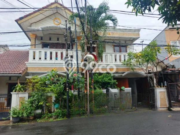 Rumah sewa siap pakai 8 Kamar Tidur di Rawamangun, Jakarta Timur Rumah sewa siap pakai 8 Kamar Tidur di Rawamangun, Jakarta Timur