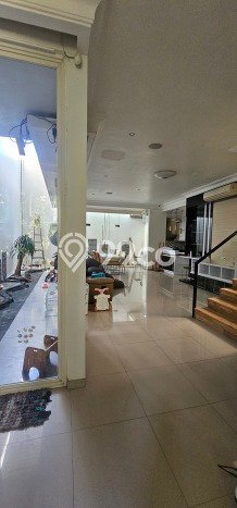 Rumah Elit Modern Siap Huni di Pakuwon Indah Surabaya Rumah Elit Modern Siap Huni di Pakuwon Indah Surabaya