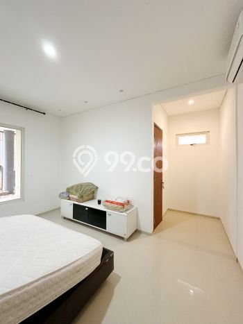 Disewakan! Rumah 6 Kamar Tidur &
3 Kamar Mandi di Lebak Bulus, Jakarta Selatan Disewakan! Rumah 6 Kamar Tidur &
3 Kamar Mandi di Lebak Bulus, Jakarta Selatan