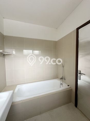 Disewakan! Rumah 6 Kamar Tidur &
3 Kamar Mandi di Lebak Bulus, Jakarta Selatan Disewakan! Rumah 6 Kamar Tidur &
3 Kamar Mandi di Lebak Bulus, Jakarta Selatan