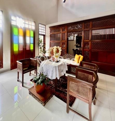 Rumah Mewah LB 200m2 Siap Pakai Desain Elegan di Bintaro, Tangerang Selatan Rumah Mewah LB 200m2 Siap Pakai Desain Elegan di Bintaro, Tangerang Selatan