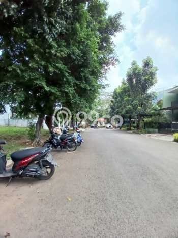Tanah Dijual Lokasi Strategis di Tangerang Selatan dengan Luas 300m2 Tanah Dijual Lokasi Strategis di Tangerang Selatan dengan Luas 300m2