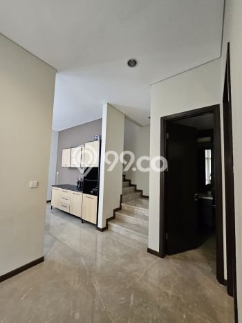 Rumah Mewah LB 285m2 Siap Pakai Desain Elegan di BSD, Tangerang Rumah Mewah LB 285m2 Siap Pakai Desain Elegan di BSD, Tangerang