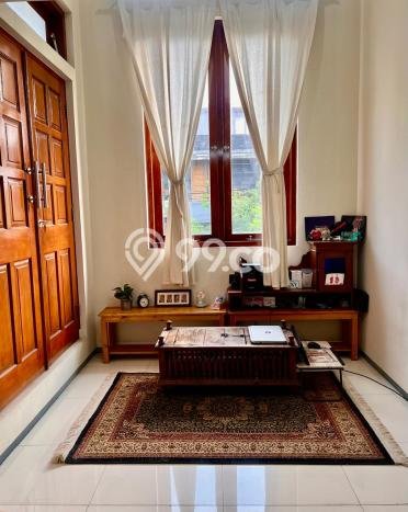 Rumah Mewah LB 200m2 Siap Pakai Desain Elegan di Bintaro, Tangerang Selatan Rumah Mewah LB 200m2 Siap Pakai Desain Elegan di Bintaro, Tangerang Selatan