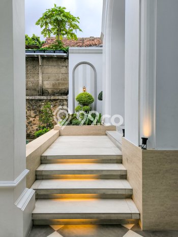 Hunian Mewah LB 400m2 Siap Pakai Desain Elegan di Bintaro, Tangerang Selatan Hunian Mewah LB 400m2 Siap Pakai Desain Elegan di Bintaro, Tangerang Selatan