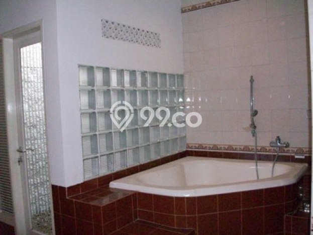 Ready to Use! Luxury House LT 1308m2 Desain Elegan di Cipete Ready to Use! Luxury House LT 1308m2 Desain Elegan di Cipete