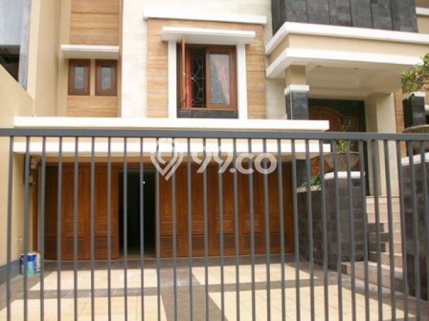 Disewakan Rumah Murah di Kemang Jakarta Selatan Punya 4 Kamar Tidur Disewakan Rumah Murah di Kemang Jakarta Selatan Punya 4 Kamar Tidur
