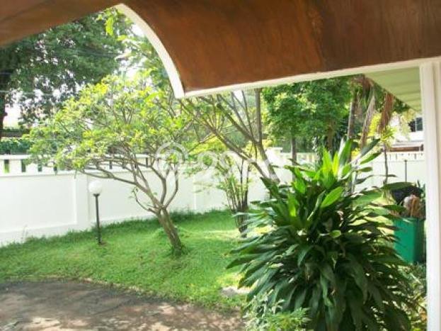 Ready to Use! Luxury House LT 1308m2 Desain Elegan di Cipete Ready to Use! Luxury House LT 1308m2 Desain Elegan di Cipete