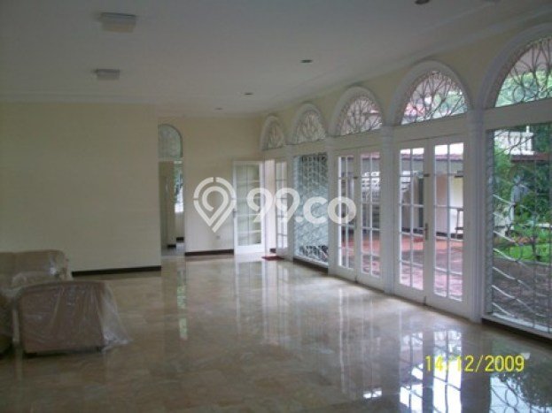 Ready to Use! Luxury House LT 1308m2 Desain Elegan di Cipete Ready to Use! Luxury House LT 1308m2 Desain Elegan di Cipete