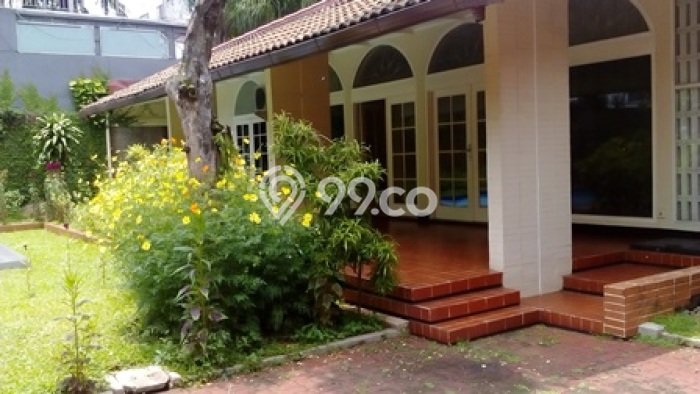 Ready to Use! Luxury House LT 1308m2 Desain Elegan di Cipete Ready to Use! Luxury House LT 1308m2 Desain Elegan di Cipete
