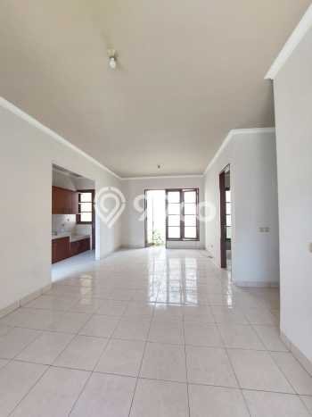 Rumah Terawat di BSD, Tangerang, Luas 162m² Bangunan 137m² DIJUAL CEPAT! Rumah Terawat di BSD, Tangerang, Luas 162m² Bangunan 137m² DIJUAL CEPAT!