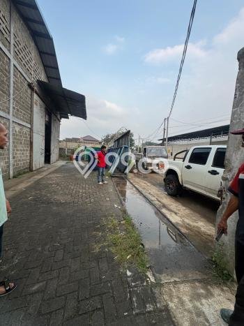 Area Ramai! Gudang Dijual di Curug untuk Bisnis Luas Bangunan 800m2 Area Ramai! Gudang Dijual di Curug untuk Bisnis Luas Bangunan 800m2