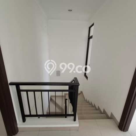Rumah Lingkungan Asri di , Bandung, LT 105m2m² LB 130m2m² Rumah Lingkungan Asri di , Bandung, LT 105m2m² LB 130m2m²