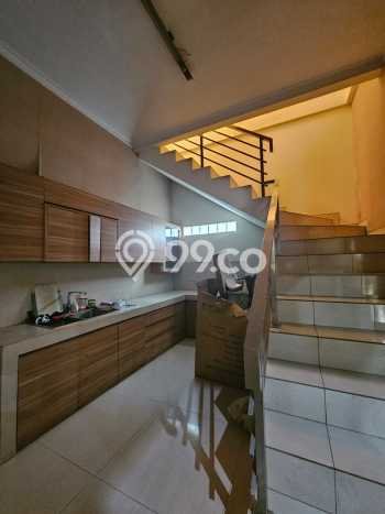Siap Huni Hunian Elit 5 Kamar di Batununggal Dekat ke Mana Pun Siap Huni Hunian Elit 5 Kamar di Batununggal Dekat ke Mana Pun