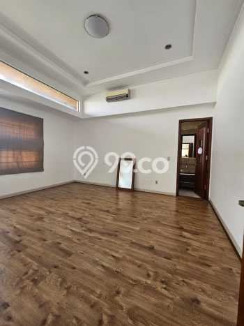 Siap Huni Hunian Elit 5 Kamar di Batununggal Dekat ke Mana Pun Siap Huni Hunian Elit 5 Kamar di Batununggal Dekat ke Mana Pun