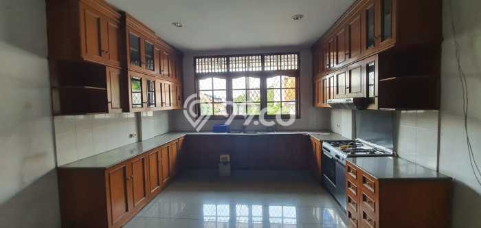 Ruko Bagus Dijual LB 350m2 Lokasi Strategis Jakarta Barat Area Cocok untuk Bisnis Ruko Bagus Dijual LB 350m2 Lokasi Strategis Jakarta Barat Area Cocok untuk Bisnis