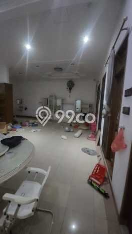 Jarang Ada! Rumah Sewa 5 Kamar Bagus Siap Huni Pakuwon City Jarang Ada! Rumah Sewa 5 Kamar Bagus Siap Huni Pakuwon City