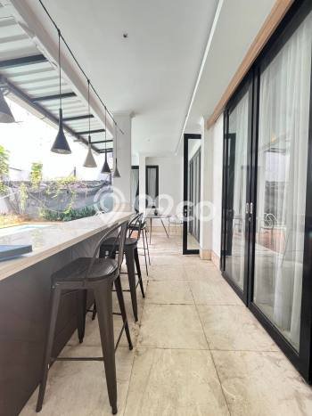 For Sale! Luxury House LT 300m2 Desain Modern di Kota Wisata For Sale! Luxury House LT 300m2 Desain Modern di Kota Wisata