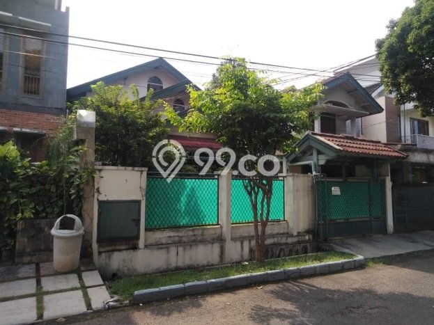 Rumah Strategis di , Jakarta Selatan, LT 180m2m² LB 300m2m² - BISA KPR! Rumah Strategis di , Jakarta Selatan, LT 180m2m² LB 300m2m² - BISA KPR!