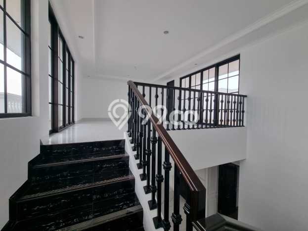 Hunian Mewah LB 500m2 Siap Huni Desain Elegan di Cipadu, Tangerang Hunian Mewah LB 500m2 Siap Huni Desain Elegan di Cipadu, Tangerang